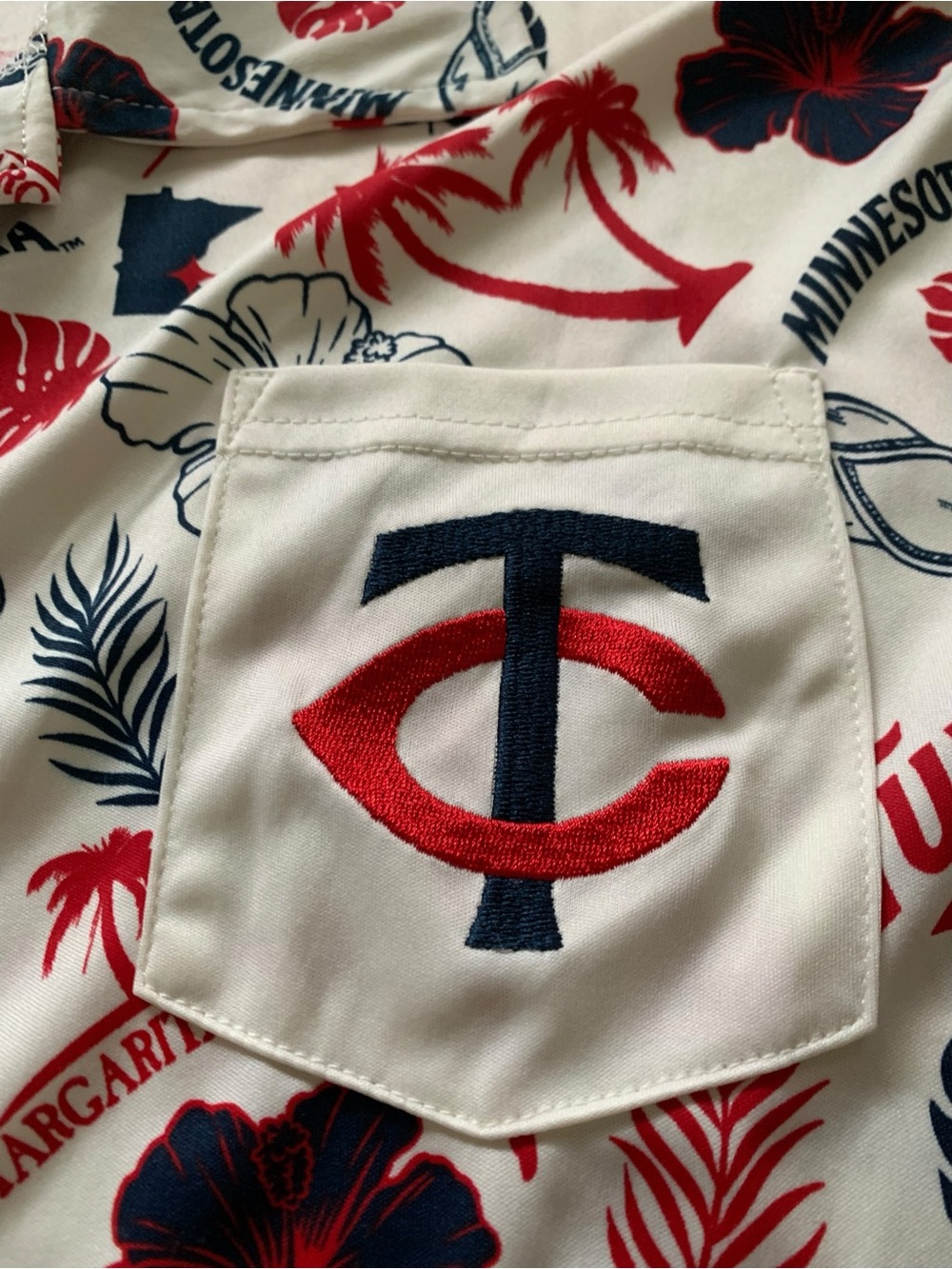 Margaritaville Minnesota Twins  Button-Up w/ Red & Navy Tropical Print - Picture 5 of 6